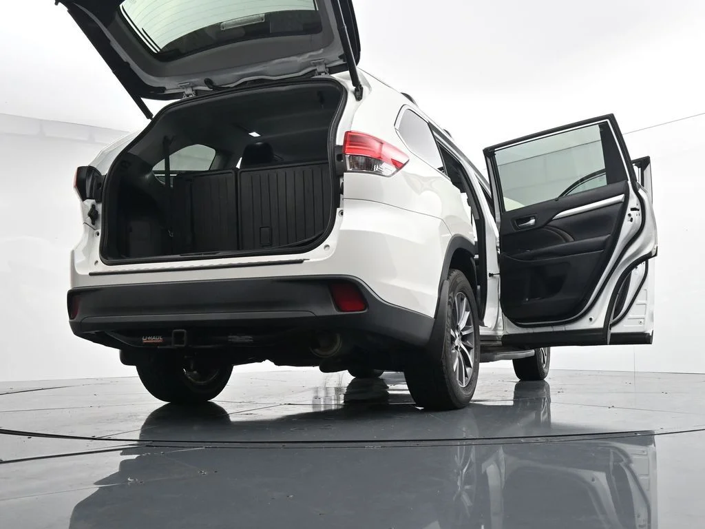 Used 2019 White Toyota XLE image 42