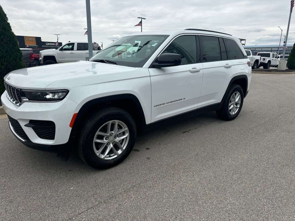 New 2026 Bright White Clear-Coat Exterior Paint Jeep Laredo X image 1