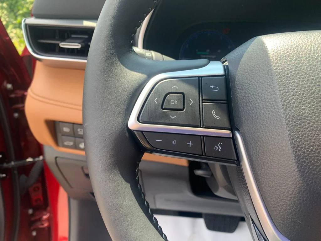 Used 2025 Red Toyota Platinum image 30