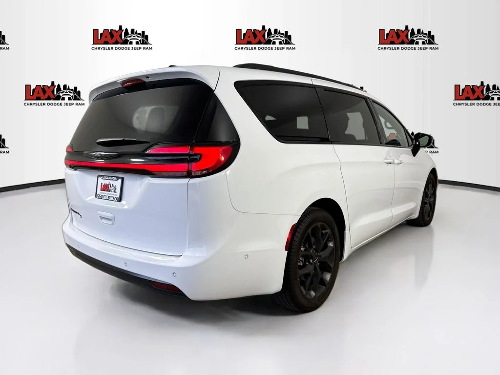 Used 2024 White Chrysler Touring L image 7