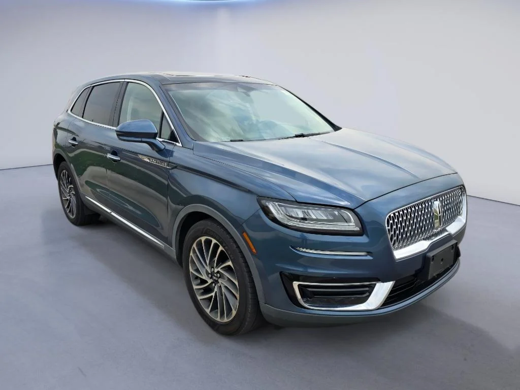 Used 2019 Blue Diamond Metallic Lincoln Reserve image 7