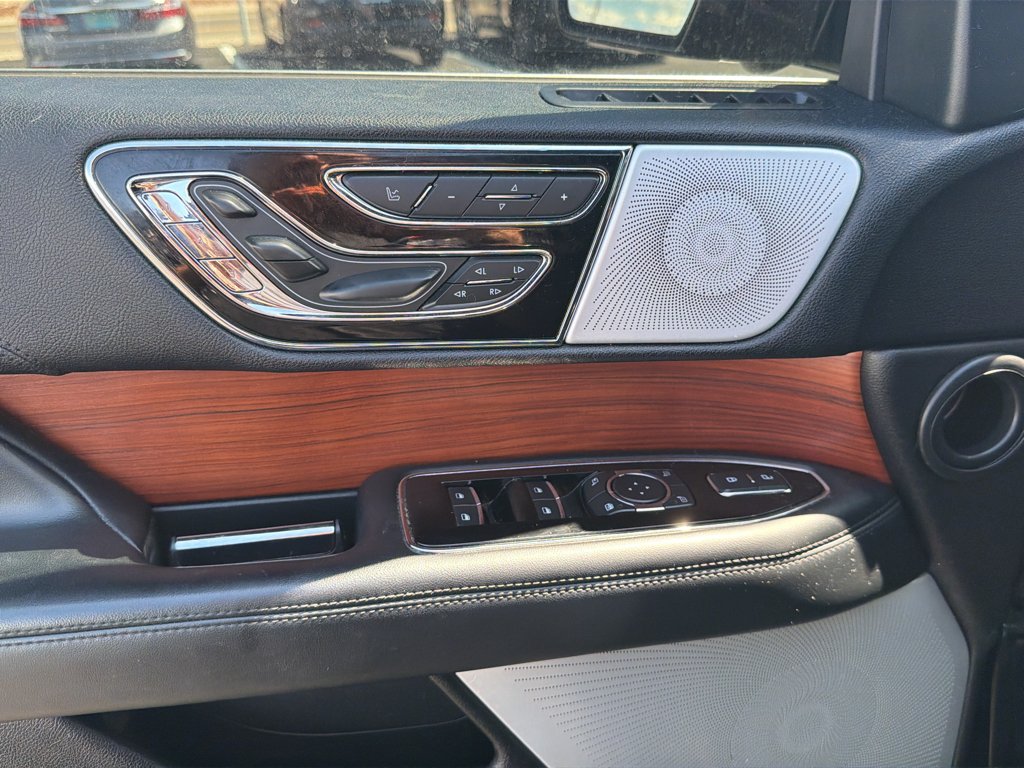 Used 2020 Infinite Black Lincoln Reserve image 7