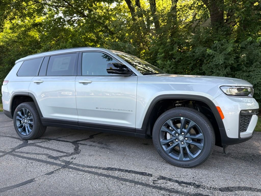 New 2026 Silver Zynith Exterior Paint Jeep Limited image 52