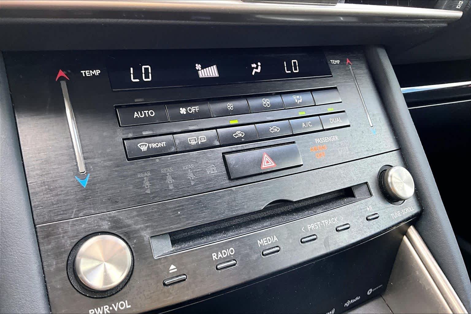 Used 2018 Atomic Silver Lexus  image 31