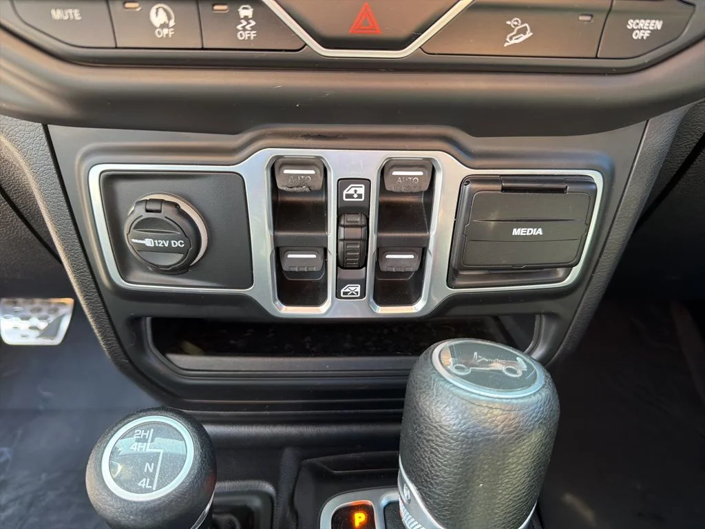 Used 2018 White Jeep Unlimited Sport S image 34