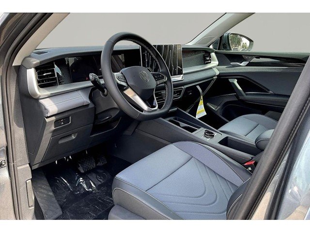 New 2026 Platinum Gray Metallic Volkswagen 2.0T SE image 18