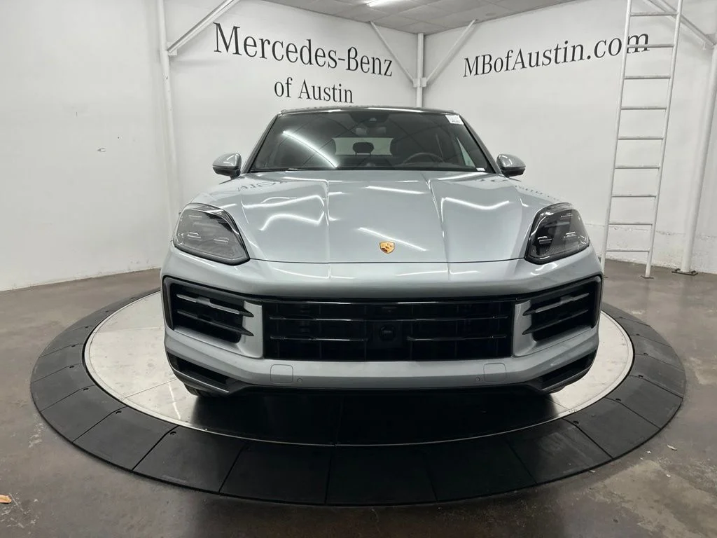 Used 2024  Porsche Base image 2
