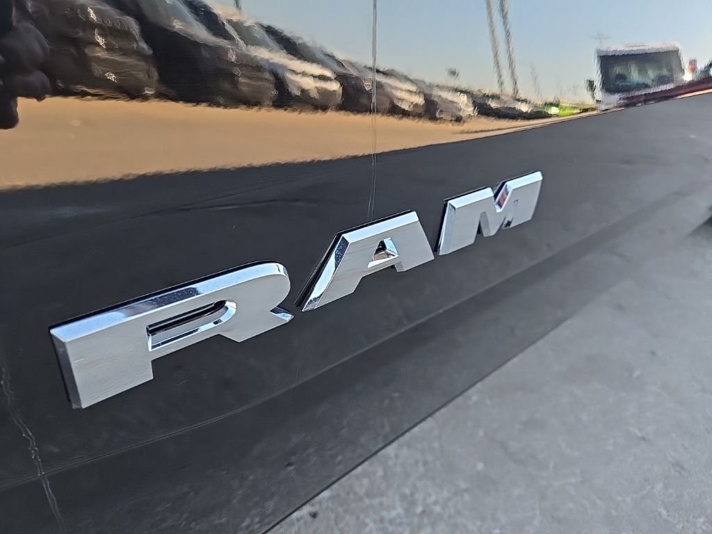 New 2026 Diamond Black Crystal Pearl-Coat Exterior Paint RAM Big Horn/Lone Star image 19