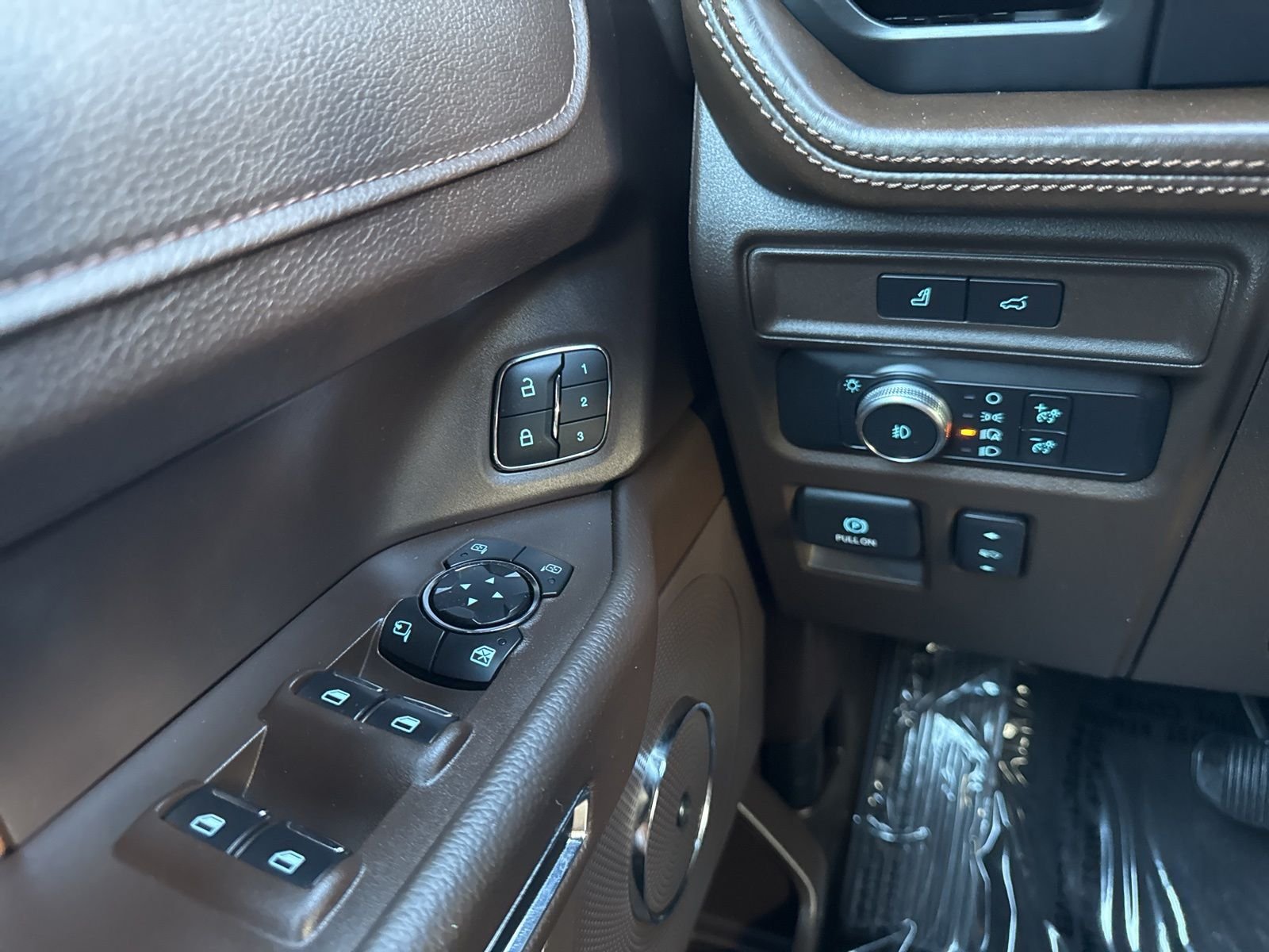 Used 2022 White Ford King Ranch image 22