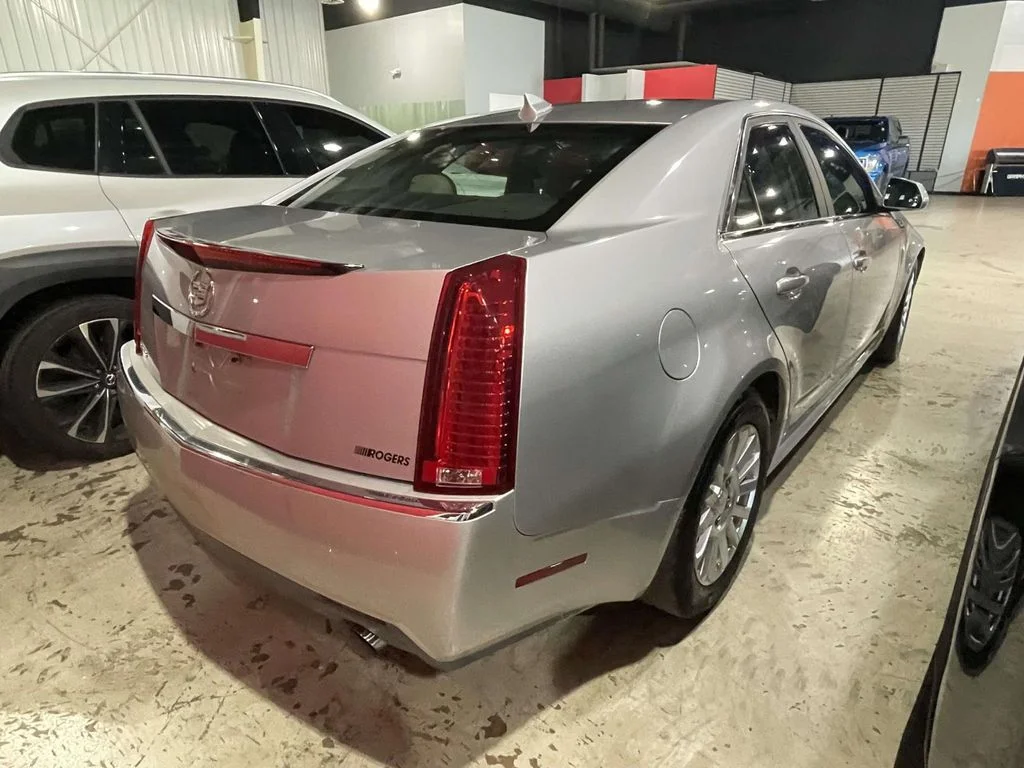 Used 2010 Silver Cadillac Luxury image 6