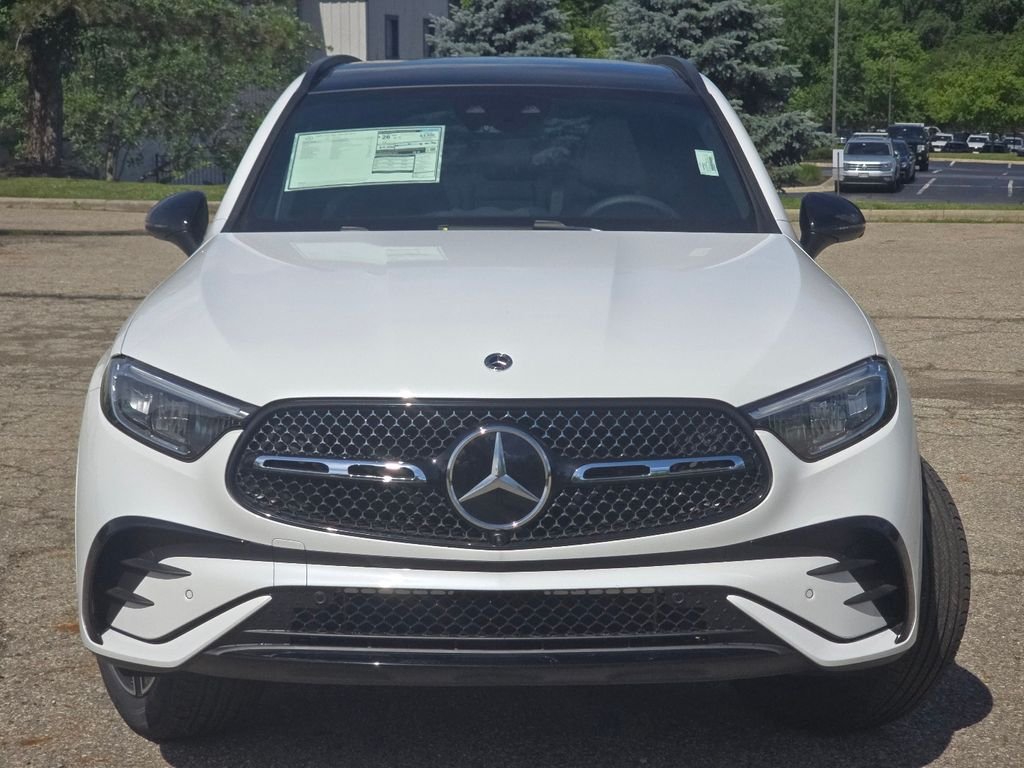 New 2026 MANUFAKTUR Moonlight White Metallic Mercedes-Benz GLC 300 image 12