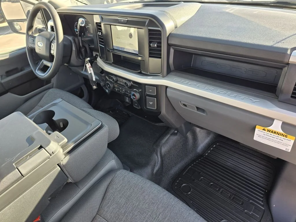 2025 Ford F-550 Super Duty Chassis Cab XL - Photo 30