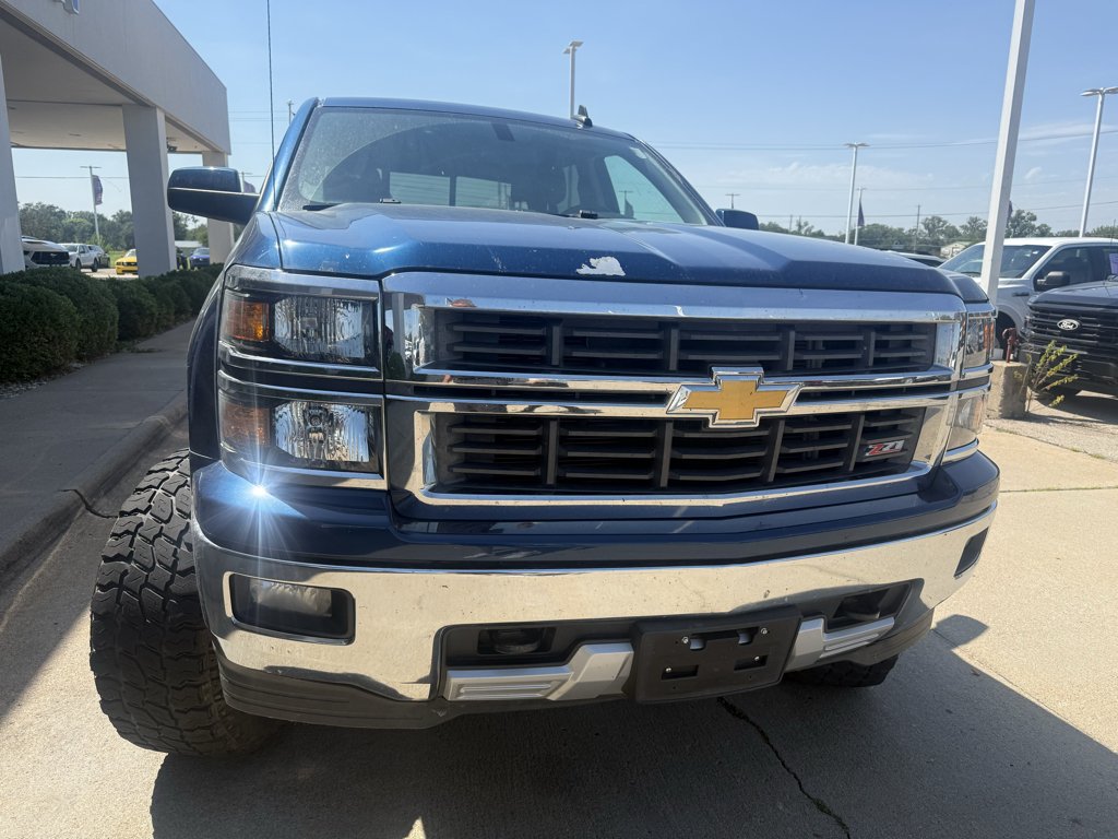 Used 2015 Deep Ocean Blue Metallic Chevrolet LT image 3