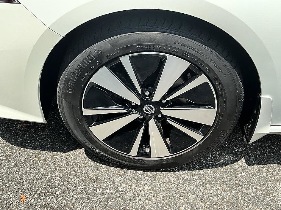 Used 2021 Pearl White Tricoat Nissan 2.5 SL image 10