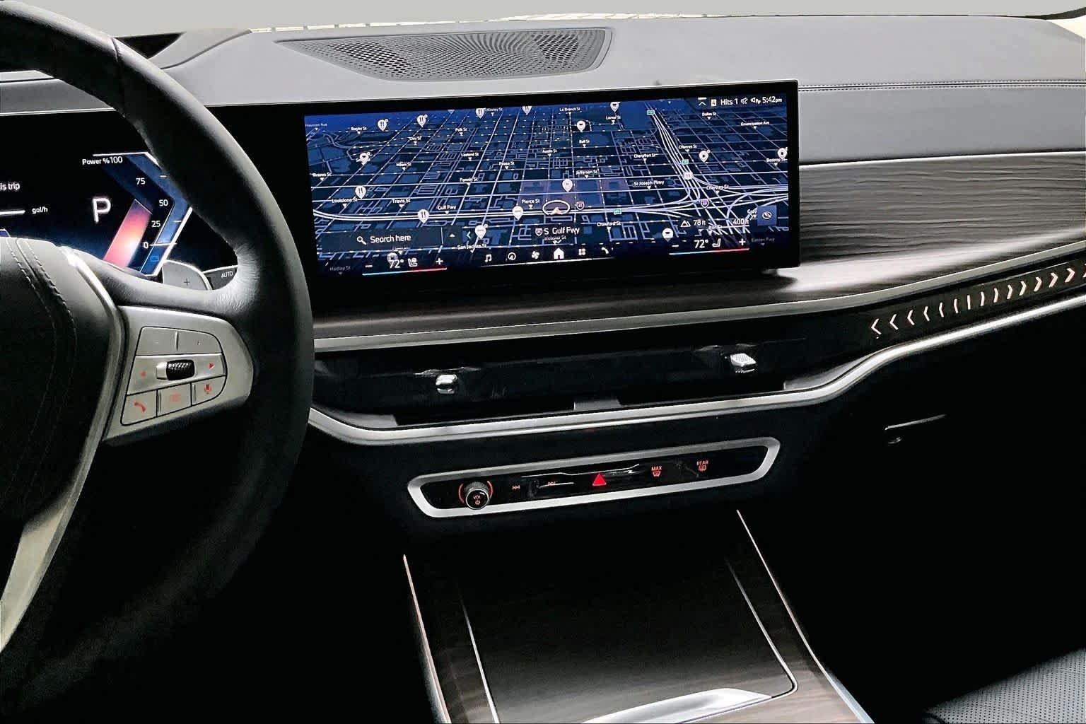 Used 2026 Mineral White Metallic BMW xDrive40i image 6