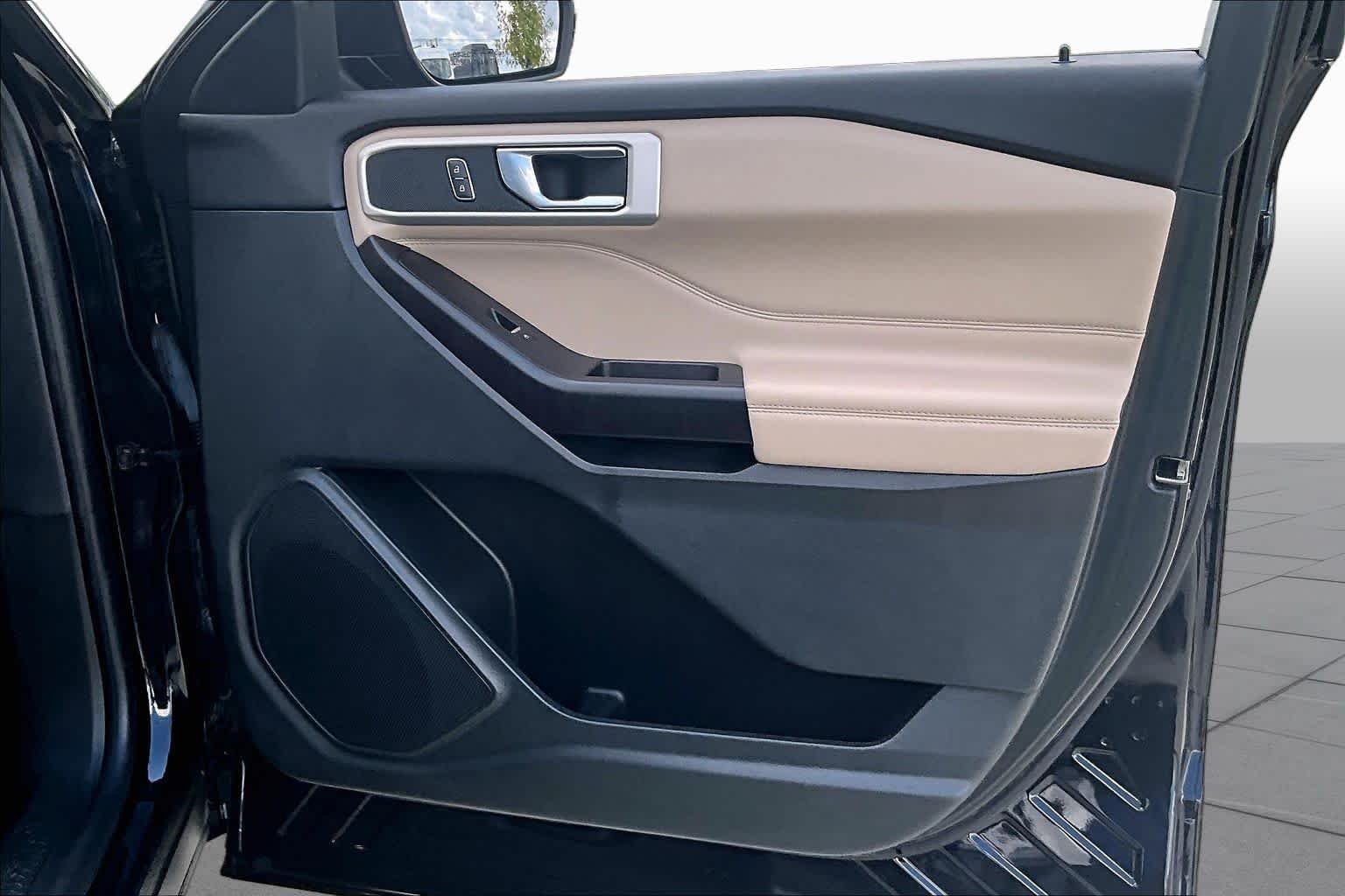 Used 2020 Agate Black Metallic Ford XLT image 24