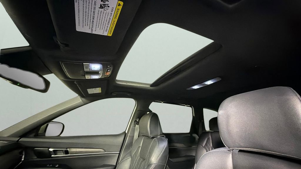 Used 2025 White Kia EX X-Line image 26