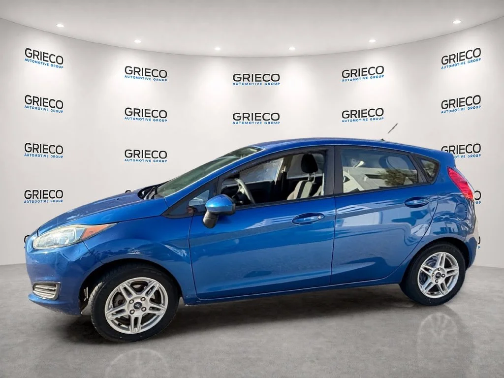 Used 2018 Blue Ford SE image 4