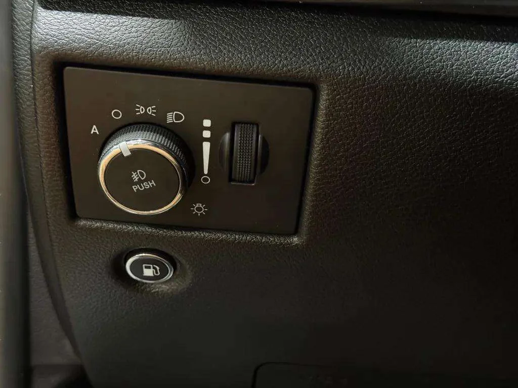 Used 2021 Sting-Gray Clearcoat Jeep Laredo X image 18