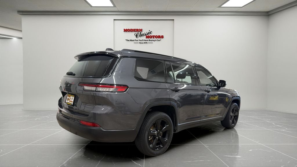 Used 2023 Gray Jeep Altitude image 7