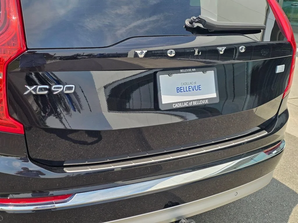 Used 2022 Black Volvo Inscription image 15