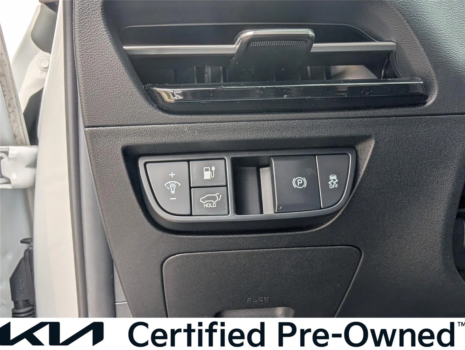 Used 2022 Snow White Pearl Kia GT-Line image 29