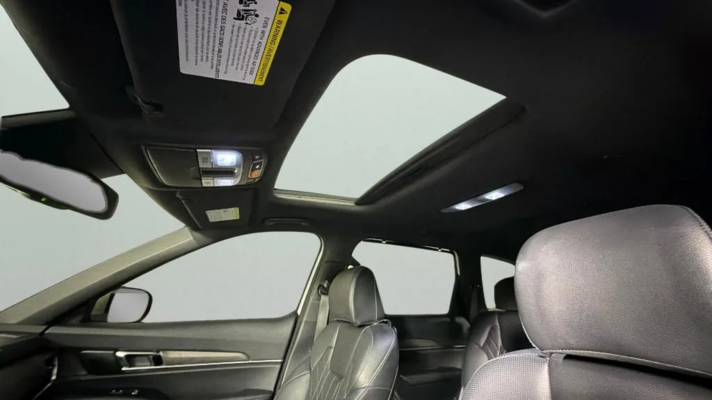 Used 2025 White Kia EX X-Line image 26