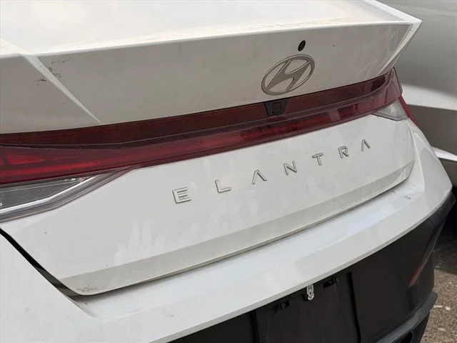 Used 2024 White Hyundai SEL image 19