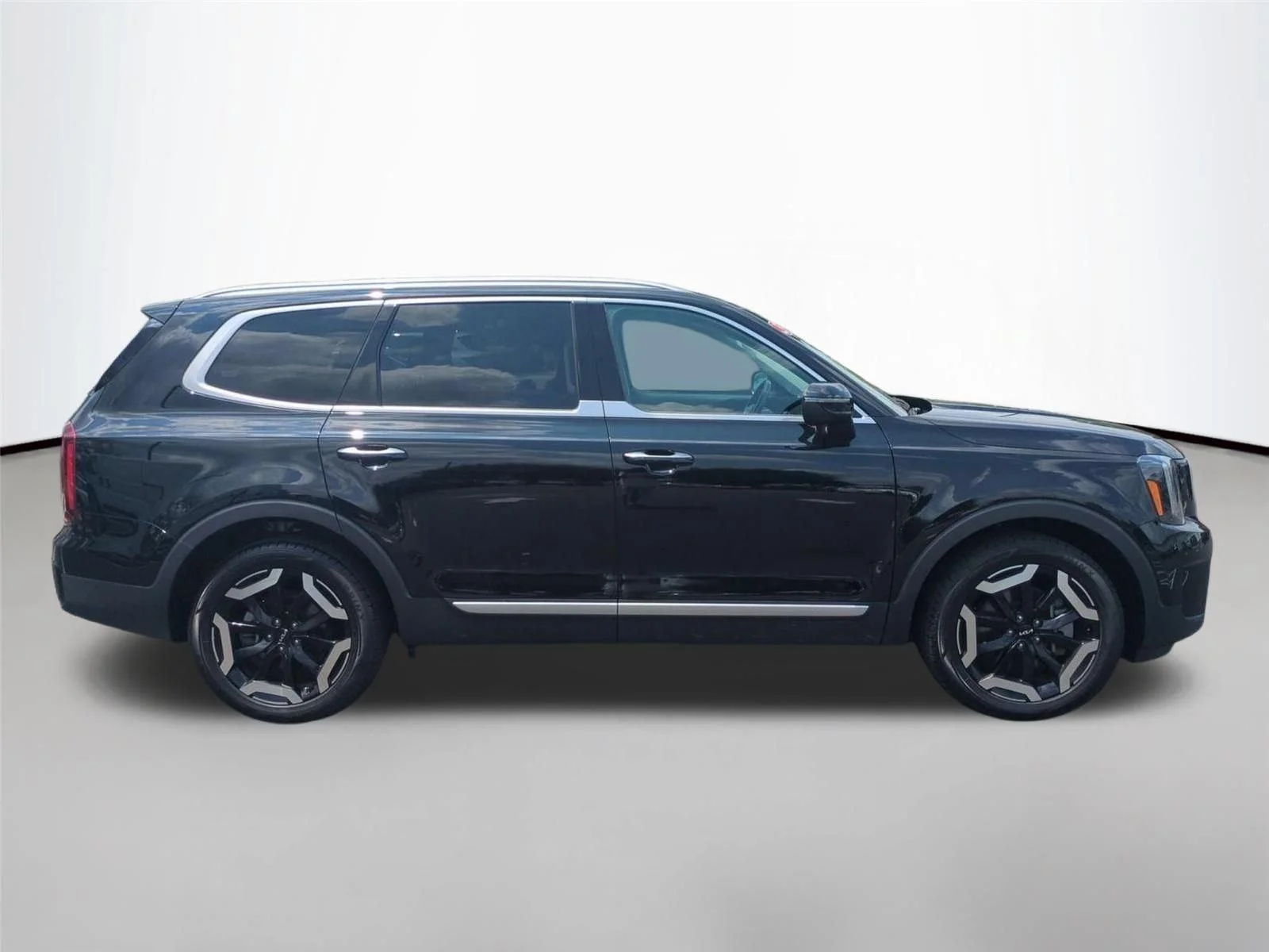 Used 2025 Ebony Black Kia S image 7