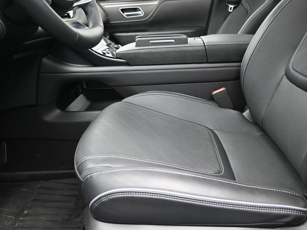 Certified Used 2025 Black INFINITI LUXE image 13