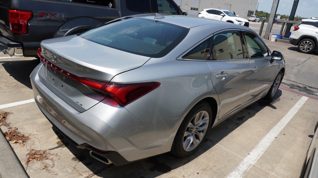 Used 2022 Silver Toyota XLE image 5