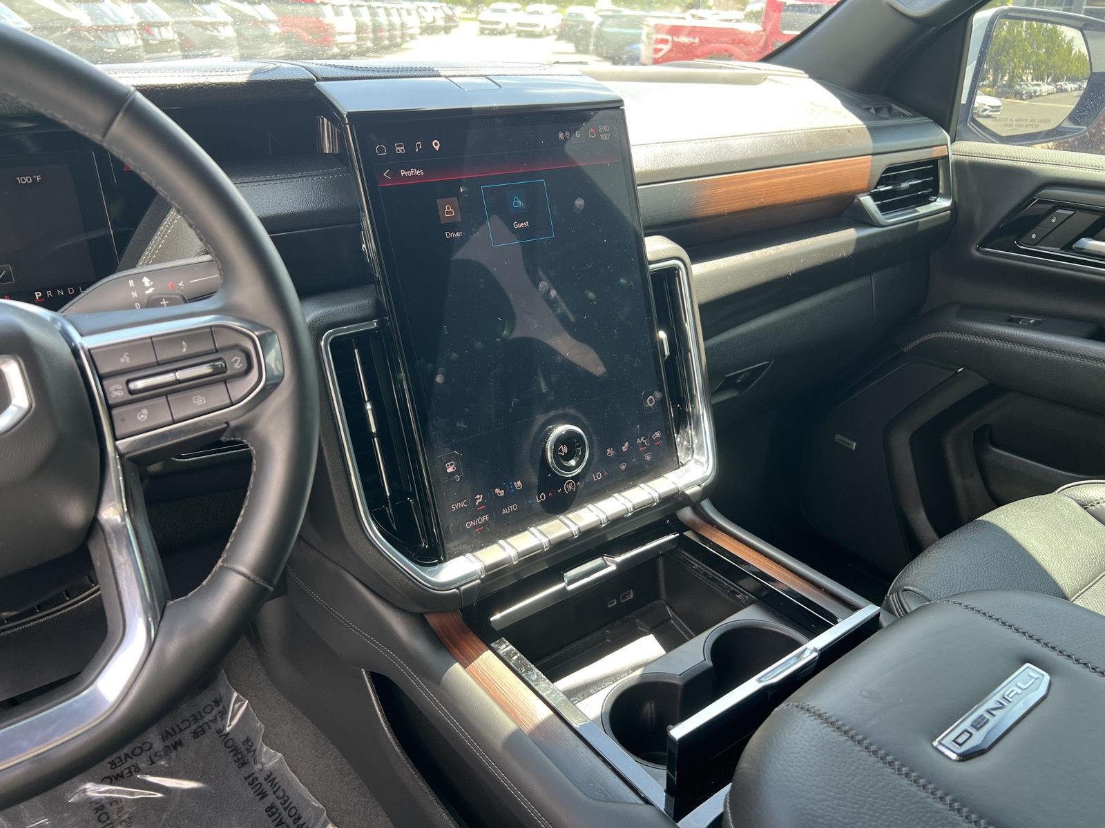 2025 GMC Yukon XL Denali - Photo 36