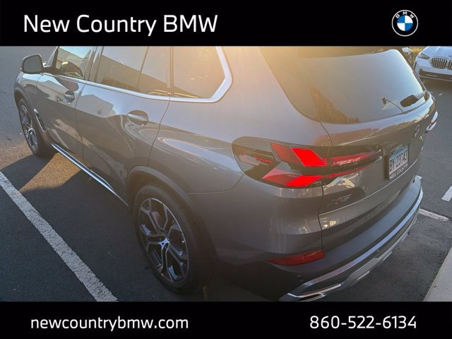 Used 2026 Skyscraper Grey Metallic BMW xDrive40i image 4