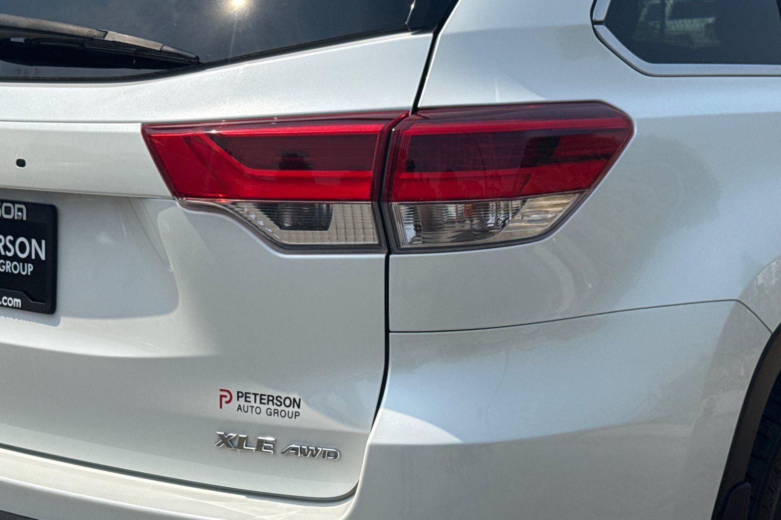 Used 2018 White Toyota XLE image 28