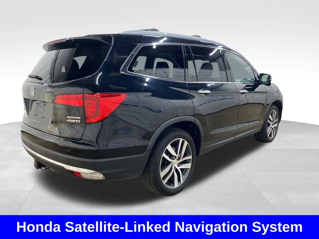 Used 2017  Honda Touring image 4