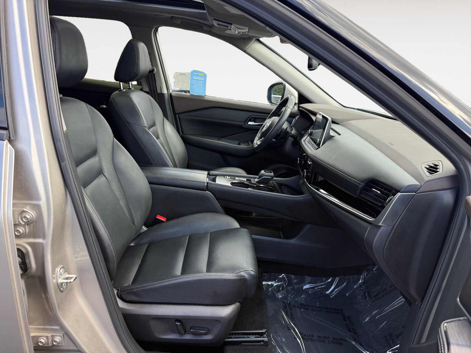 Used 2023 Champagne Silver Nissan SL image 19