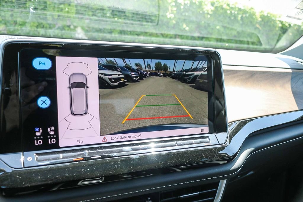 New 2026 Silver Volkswagen 2.0T SE w/Technology image 30