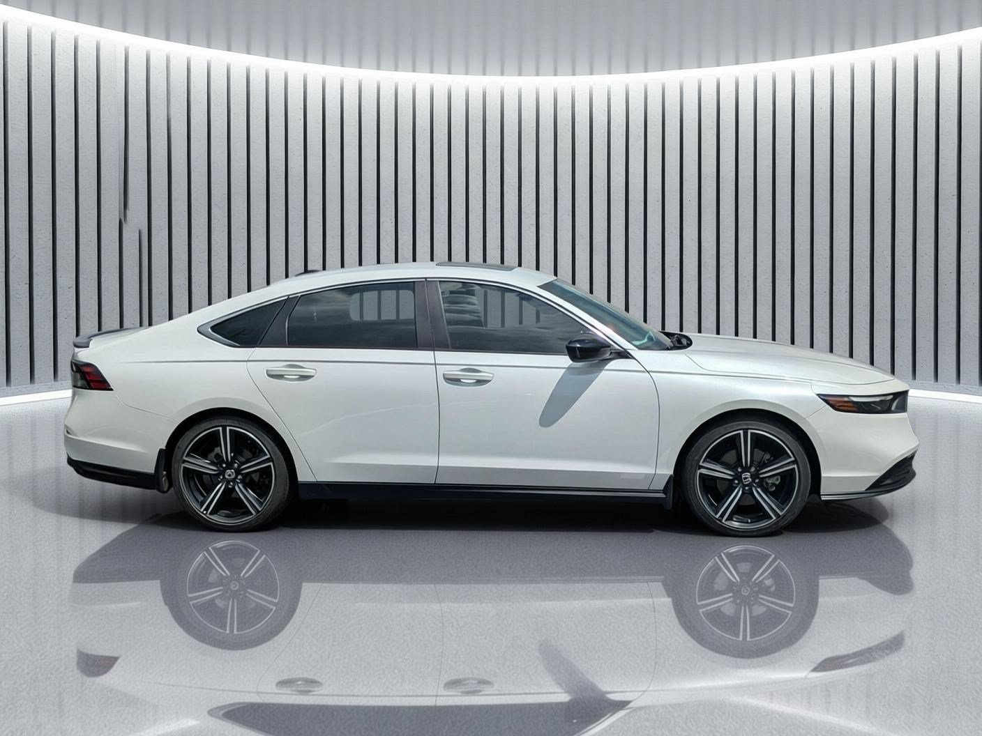Used 2026 Platinum White Pearl Honda Sport image 4