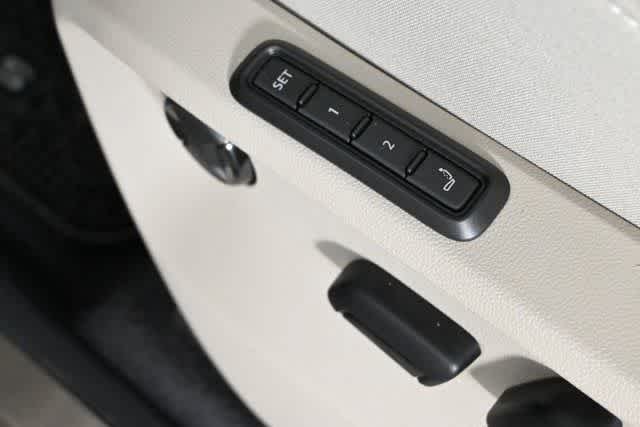 2025 Volkswagen Atlas SEL Premium R-Line - Photo 23