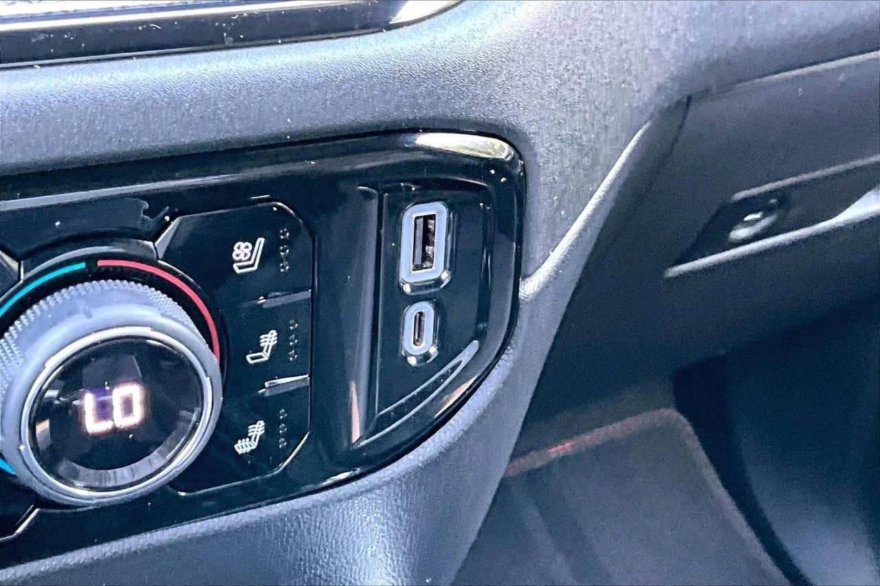 Used 2022 White Chevrolet ZR2 image 17