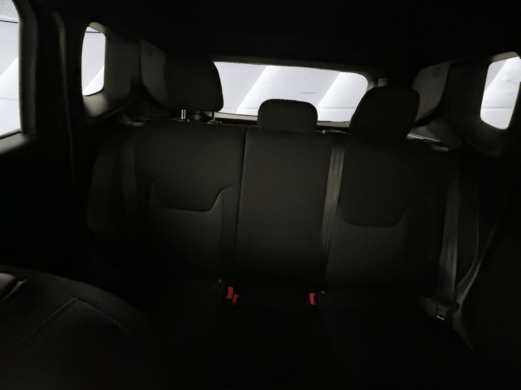 Used 2021 Black Jeep Latitude image 18