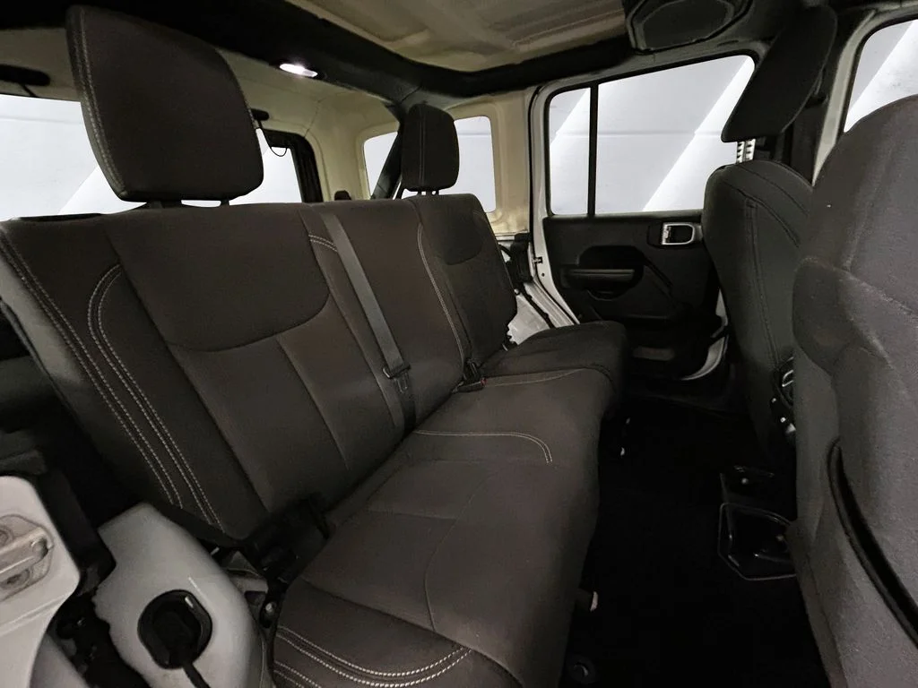 Used 2018 White Jeep Unlimited Rubicon image 16
