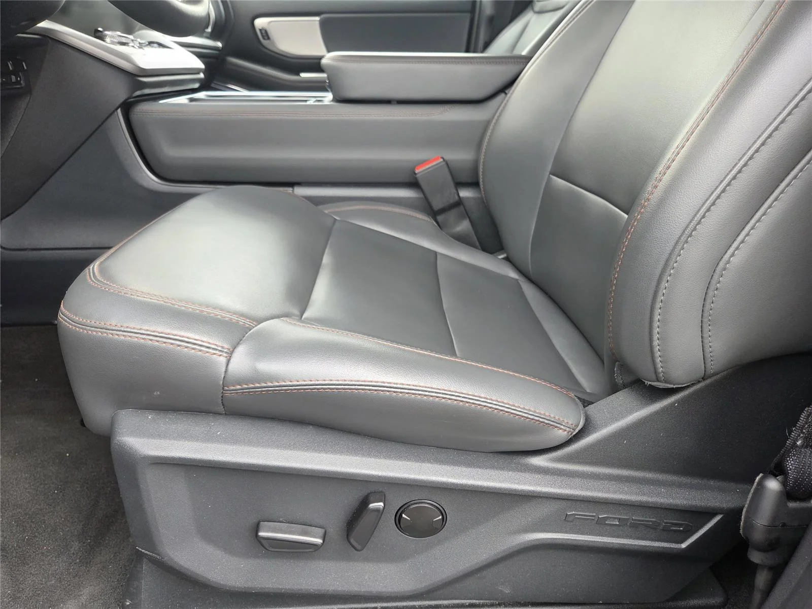 Used 2025 Agate Black Ford Active image 18