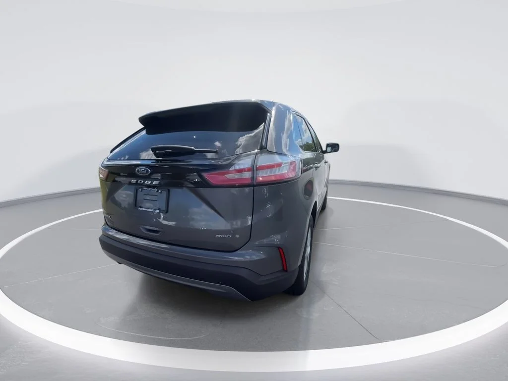 Used 2023 Gray Ford SEL image 8