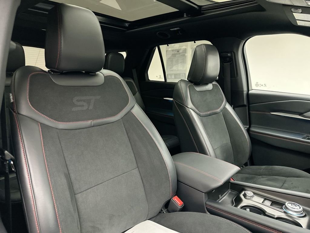 Used 2025 White Metallic Ford ST image 18