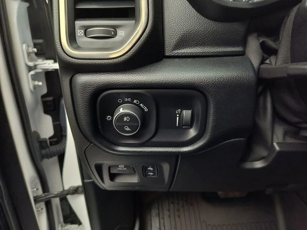 Used 2020 Ivory Tri-Coat Pearl Ram Sport image 17