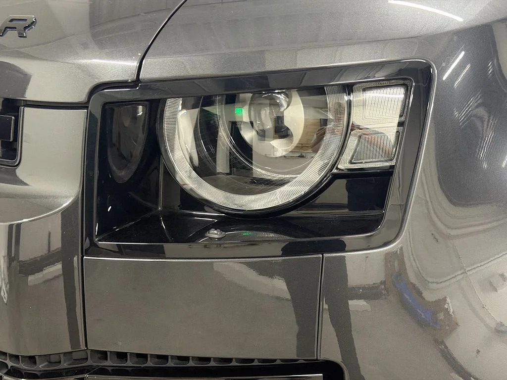 Certified Used 2024  Land Rover X-Dynamic SE image 33