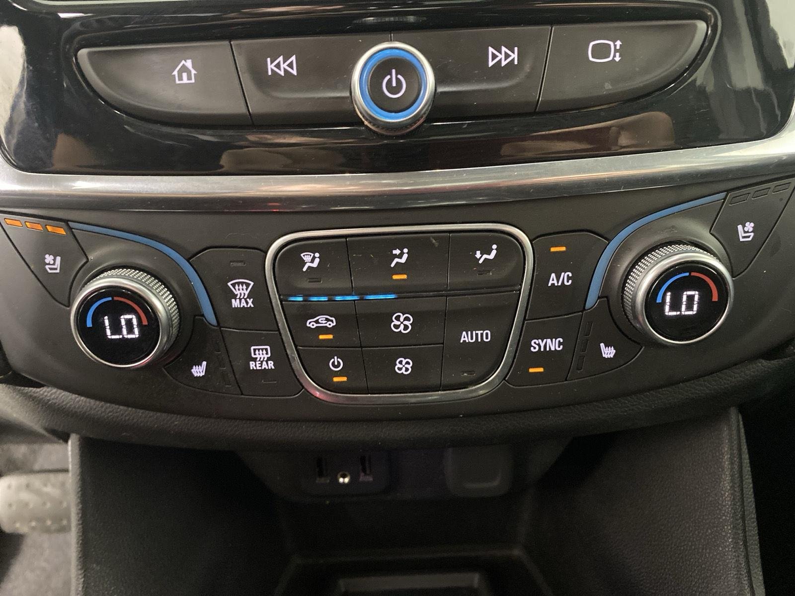 Used 2019 Silver Ice Metallic Chevrolet Premier image 21