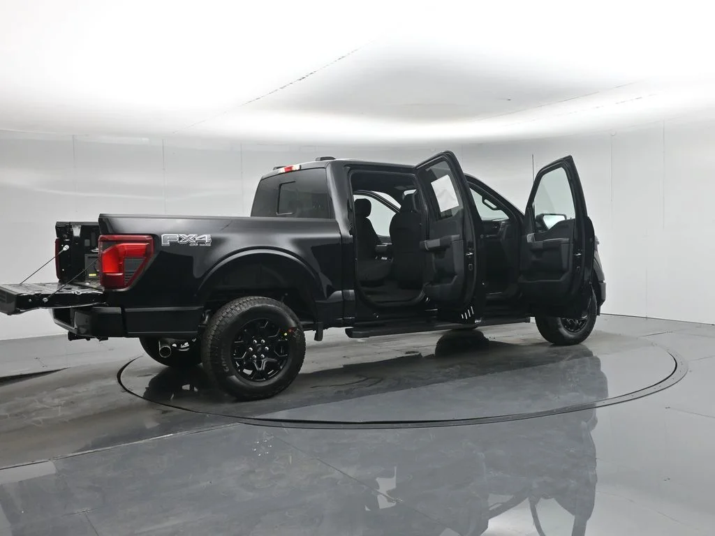 New 2026 Agate Black Metallic Ford XLT image 5
