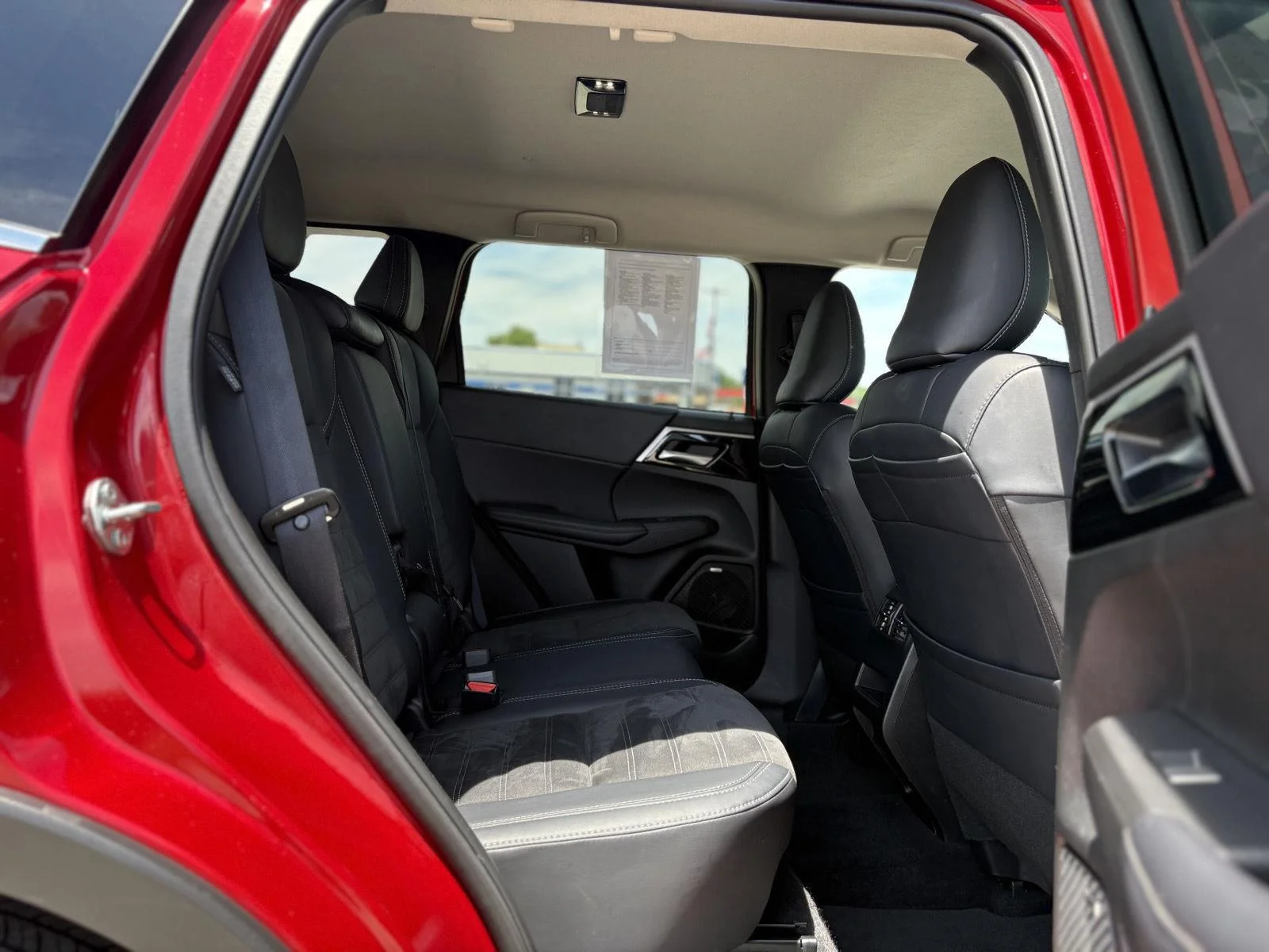 2025 Mitsubishi Outlander SE - Photo 16